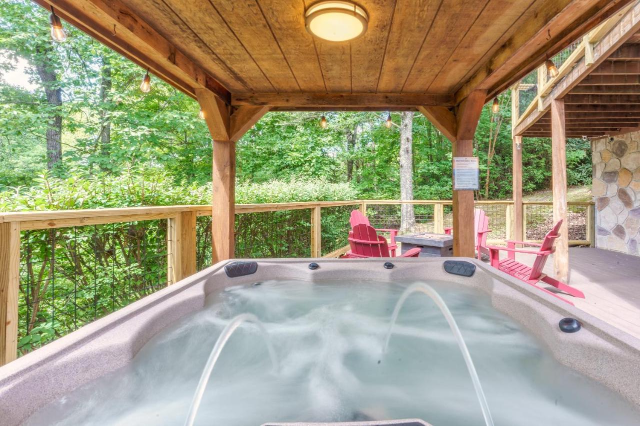 Grand Ole Mountain House Hot Tub Air Hockey Arcade Fire Pit Nintendo Game Console Gatlinburg Exterior photo